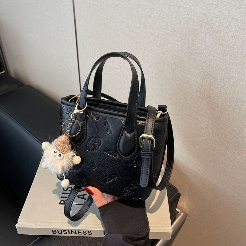2025 new niche shoulder bags with free bear accessories