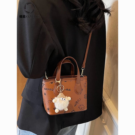 2025 new niche shoulder bags with free bear accessories