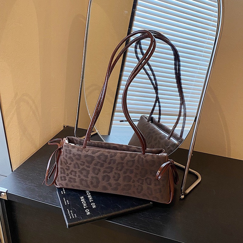 2025 new niche baguette bag
